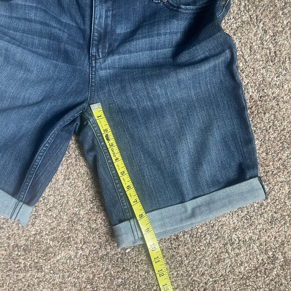 a.n.a. Mid Rise Denim Jean Cuffed Bermuda Jean Shorts, Medium Dark Wash, Size 6 - Picture 5 of 9